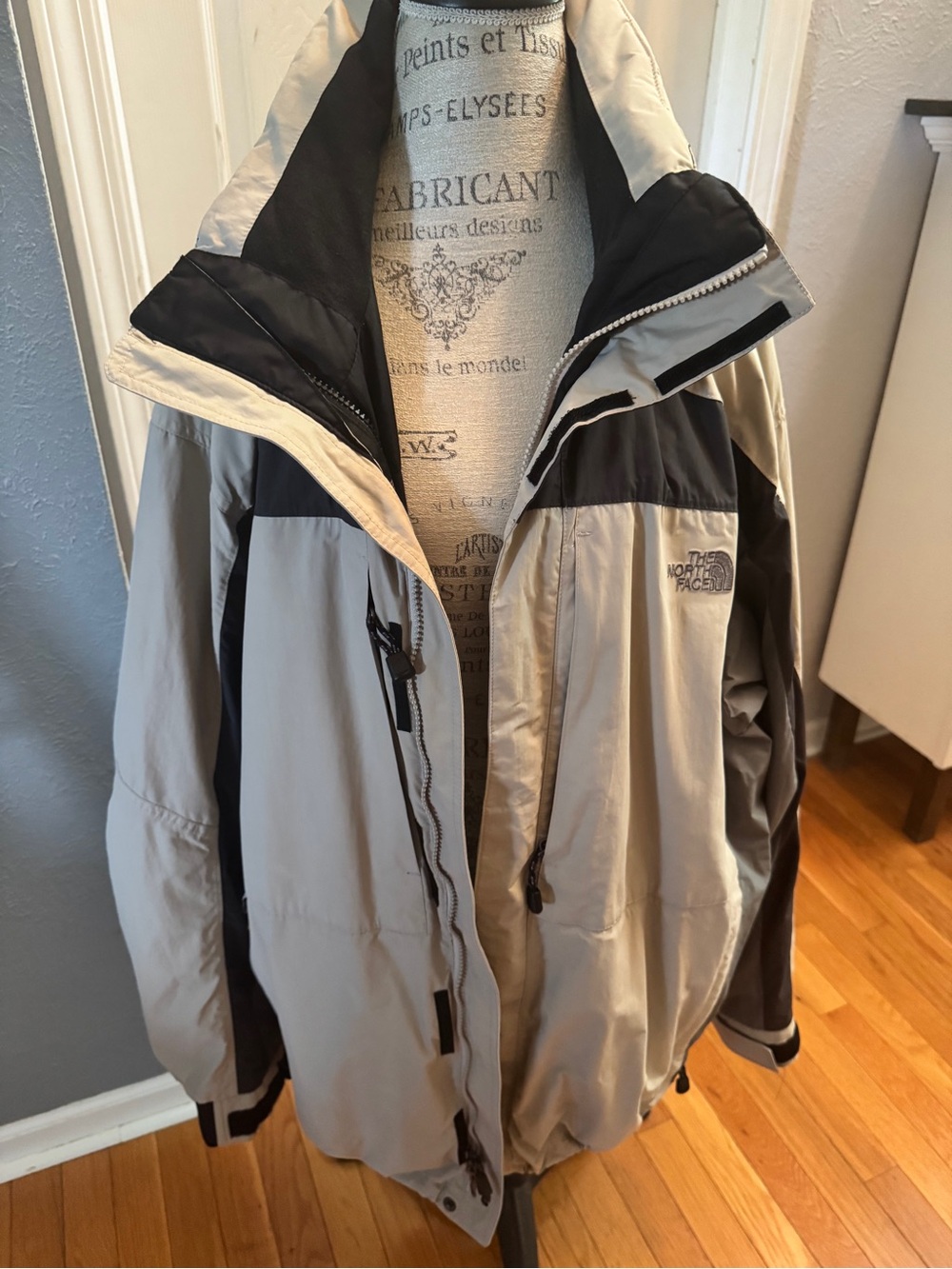 Like New! The North Face HyVent 2-in-1 Men’s Jacket Zip-Up Ski. With Hood.